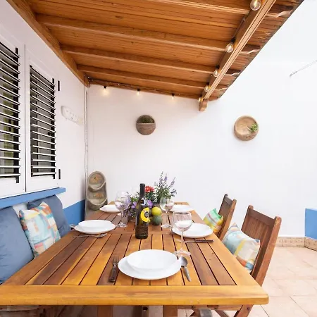 Lightbooking Sea Breezes Hidalgo Tenerife Holiday home *